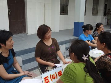 雙河新村小學(xué)舉辦“教育咨詢(xún)暖人心，家校共育促成長(zhǎng)”教育咨詢(xún)服務(wù)活動(dòng)